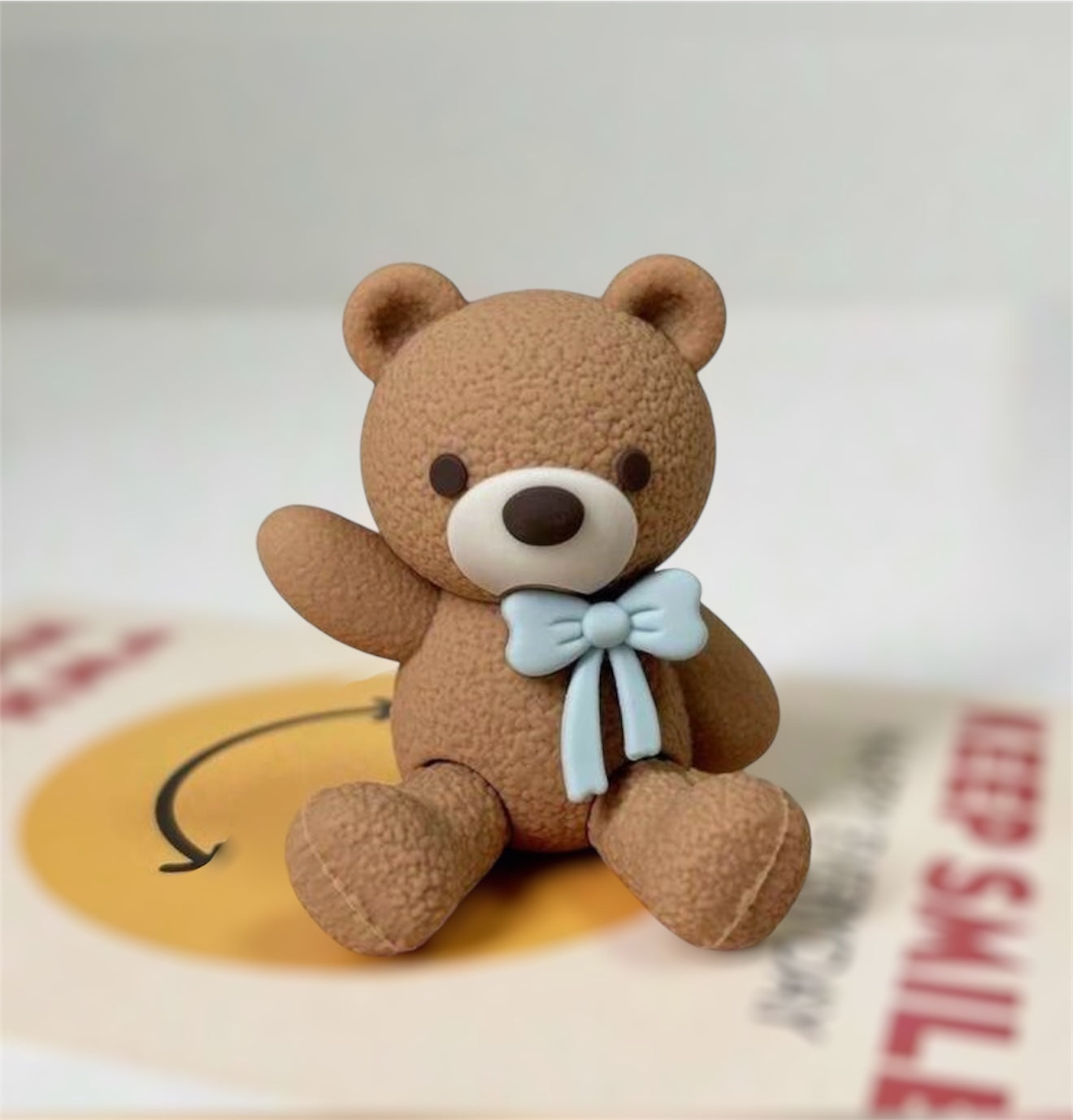 PETIT OURSON DE DÉCORATION AVEC NOEUD